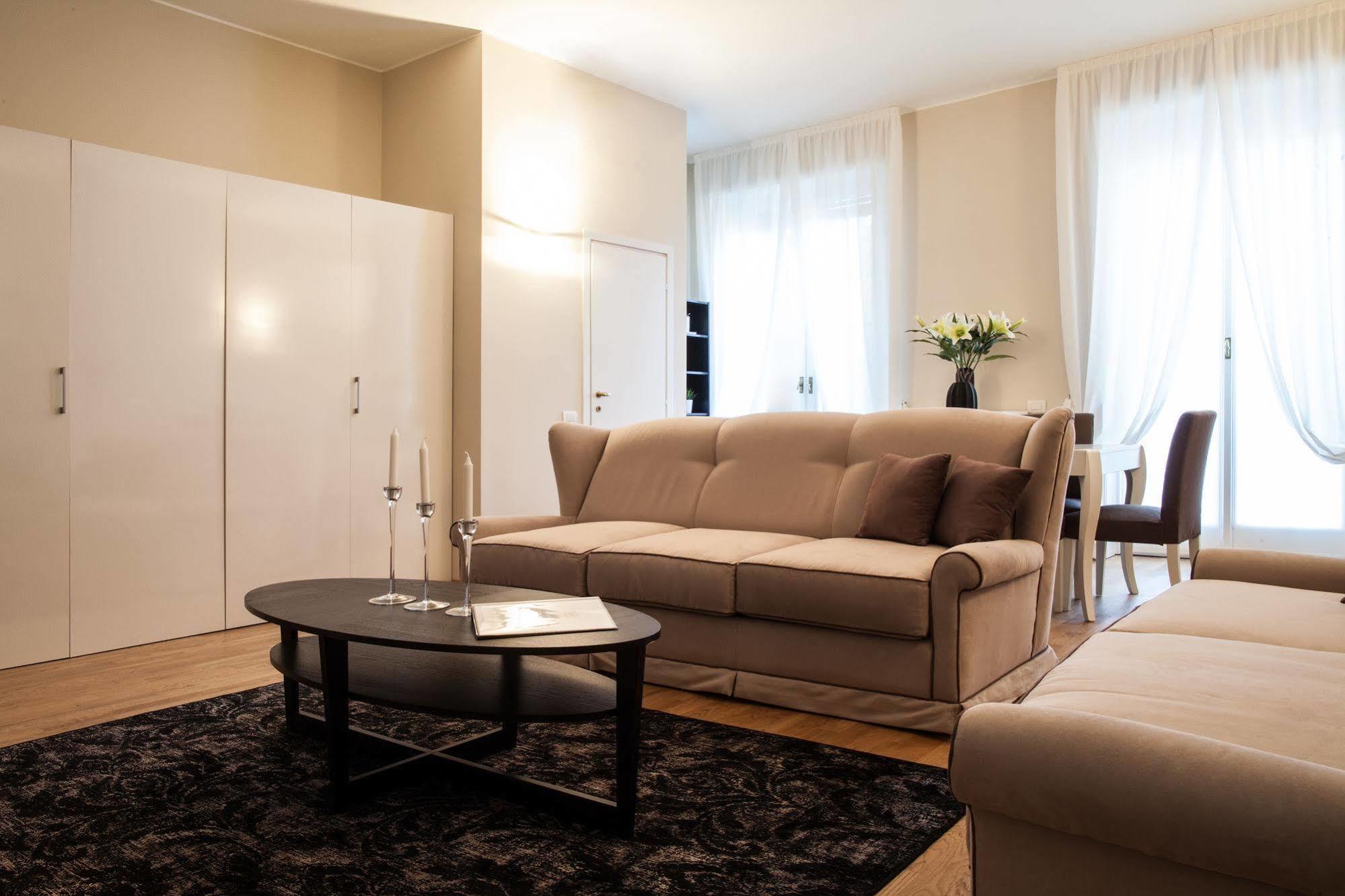 Milan Royal Suites Milão Exterior foto