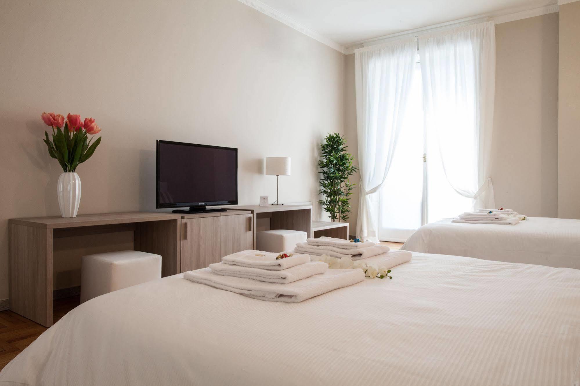 Milan Royal Suites Milão Exterior foto