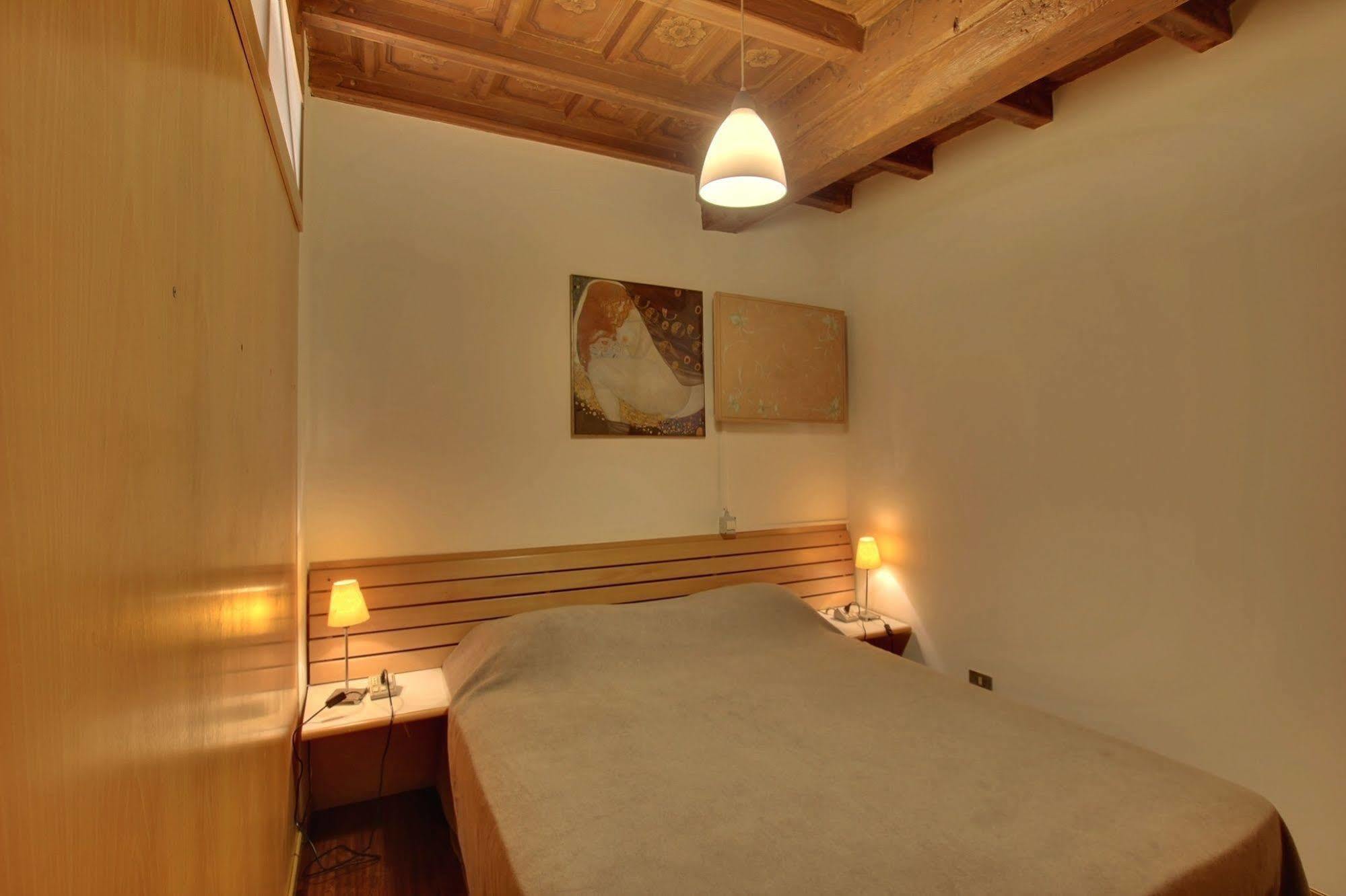 Milan Royal Suites Milão Exterior foto