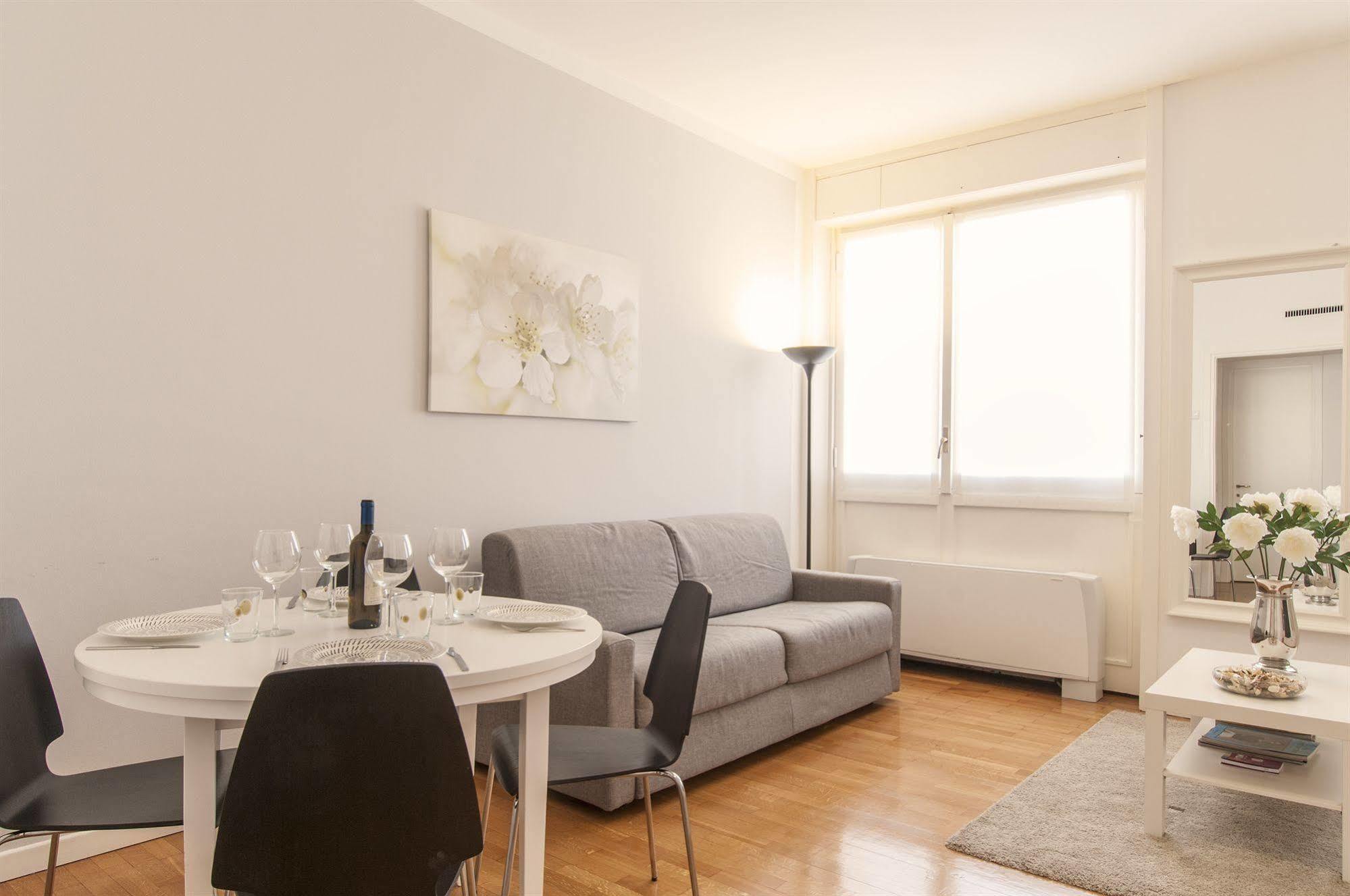 Milan Royal Suites Milão Exterior foto