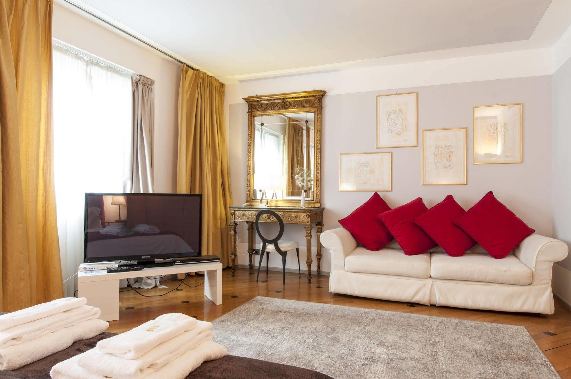 Milan Royal Suites Milão Exterior foto