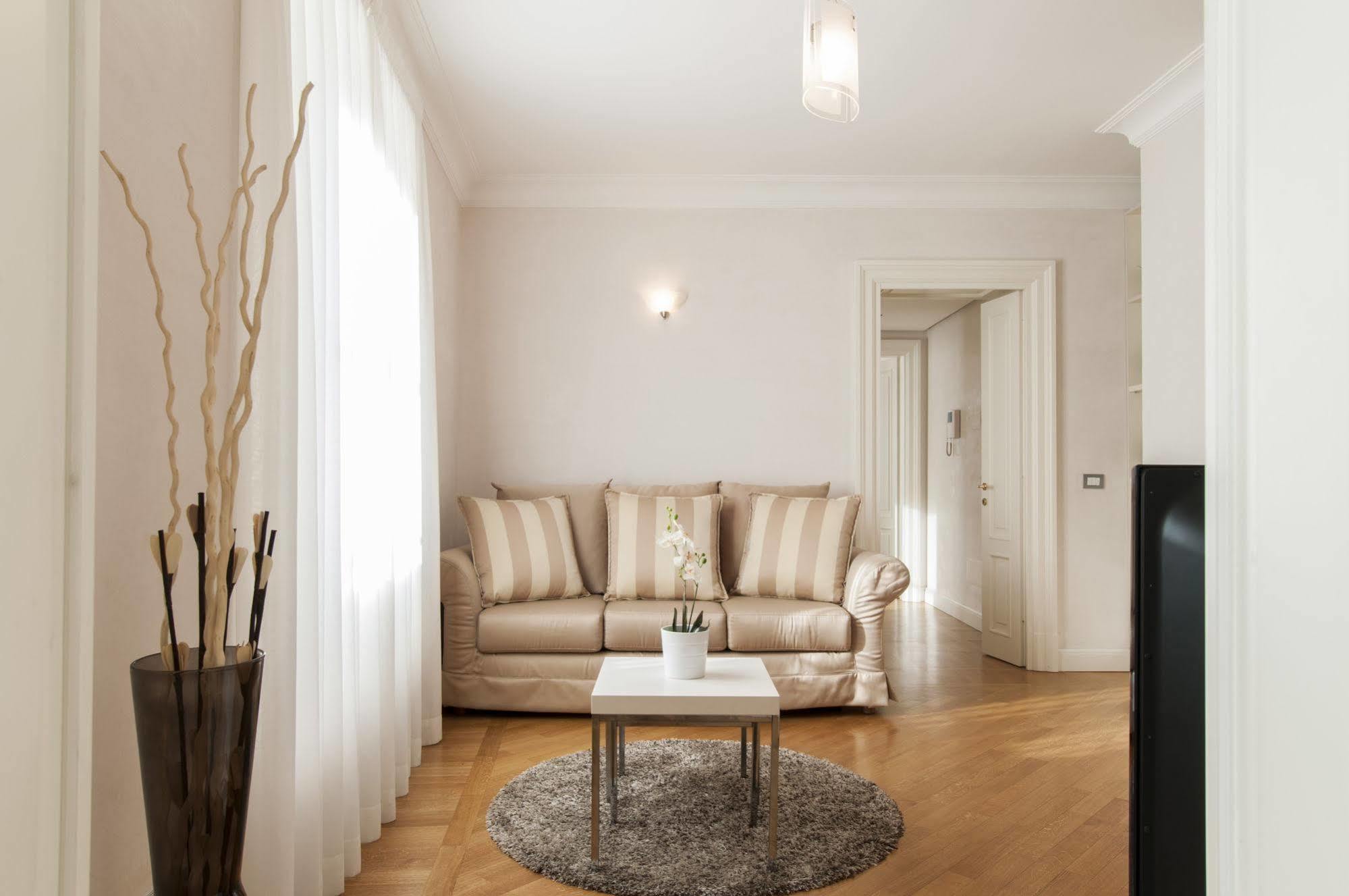 Milan Royal Suites Milão Exterior foto