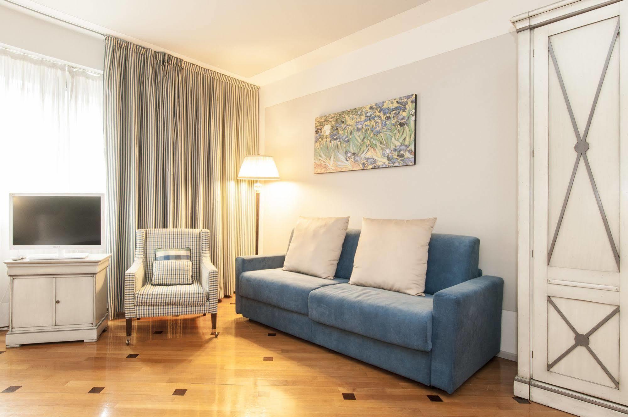 Milan Royal Suites Milão Exterior foto